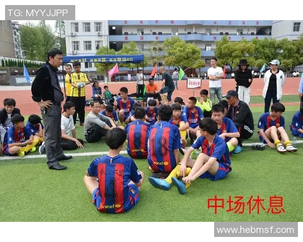 南京足球队在世界锦标赛中的灵活性表现与战术创新分析 南京足球队在世界锦标赛中的灵活性表现与战术创新分析