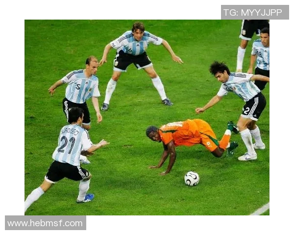 足球明星全名及其精彩瞬间的图片展示与解析 足球明星全名及其精彩瞬间的图片展示与解析