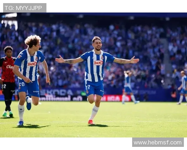 足球明星在比赛中精彩复仇瞬间视频引发热议与关注